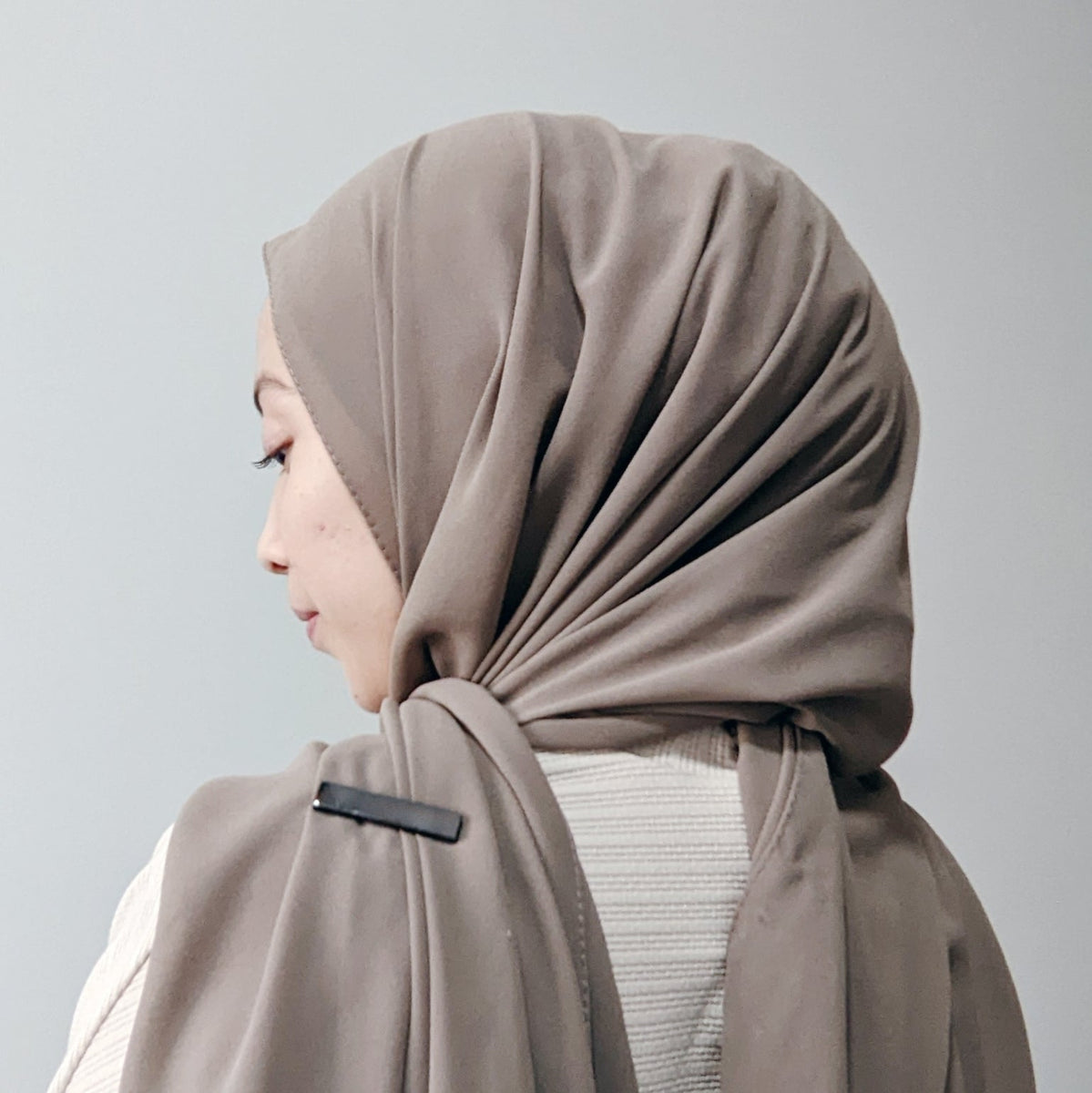 Magnetic Elegance for Your Hijab: Discover Unique Accessories