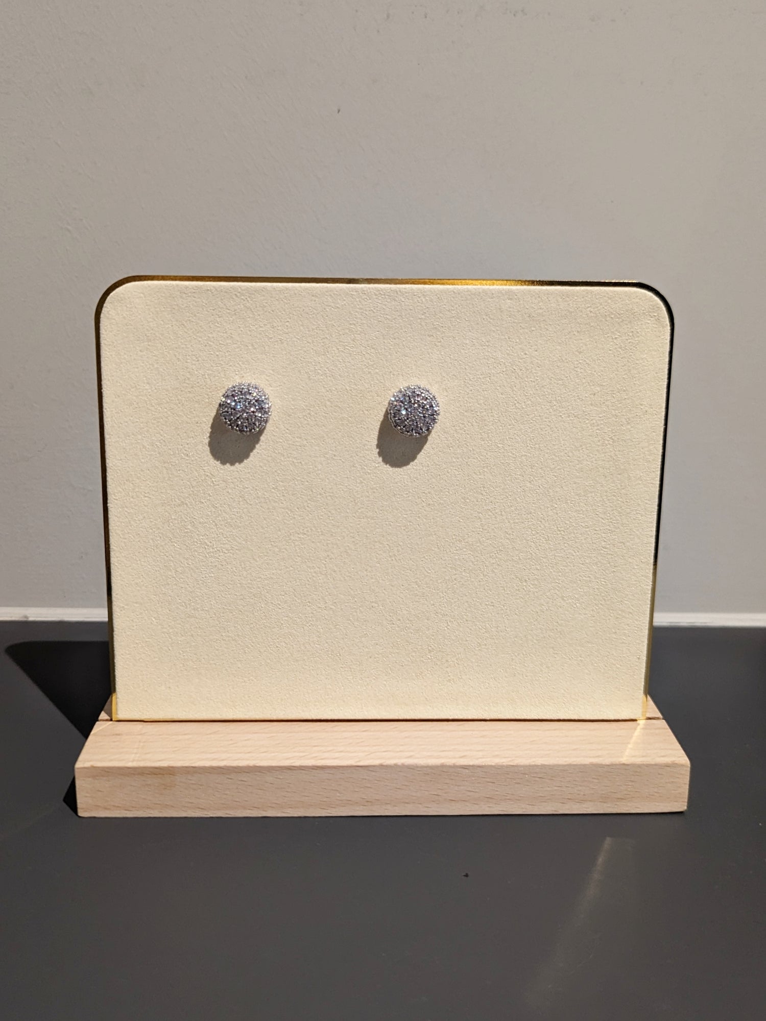 Magnet Stand - Display Beautiful Magnet Accessories