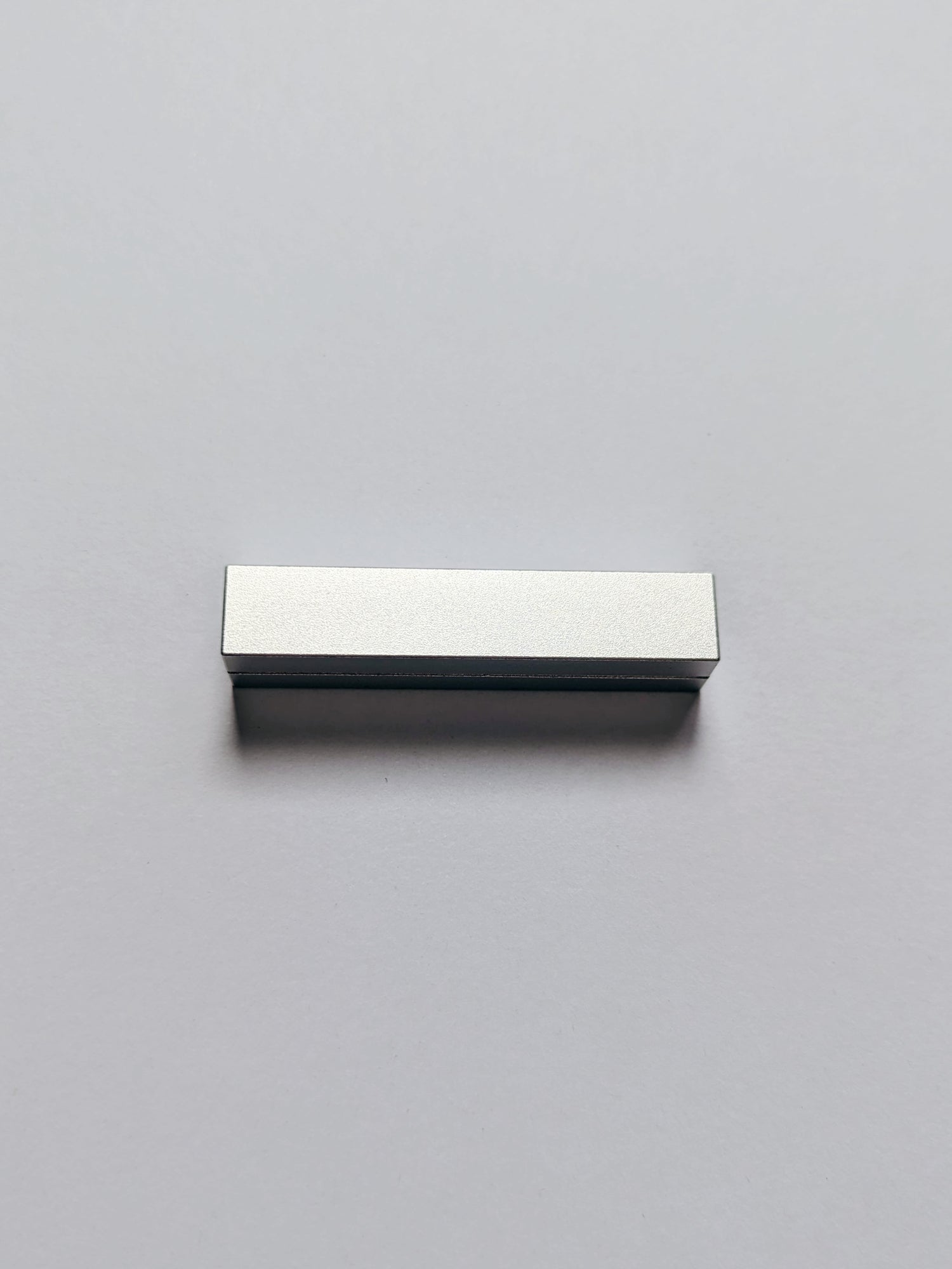 Magnet Bar: Textured - Scratch-resistant