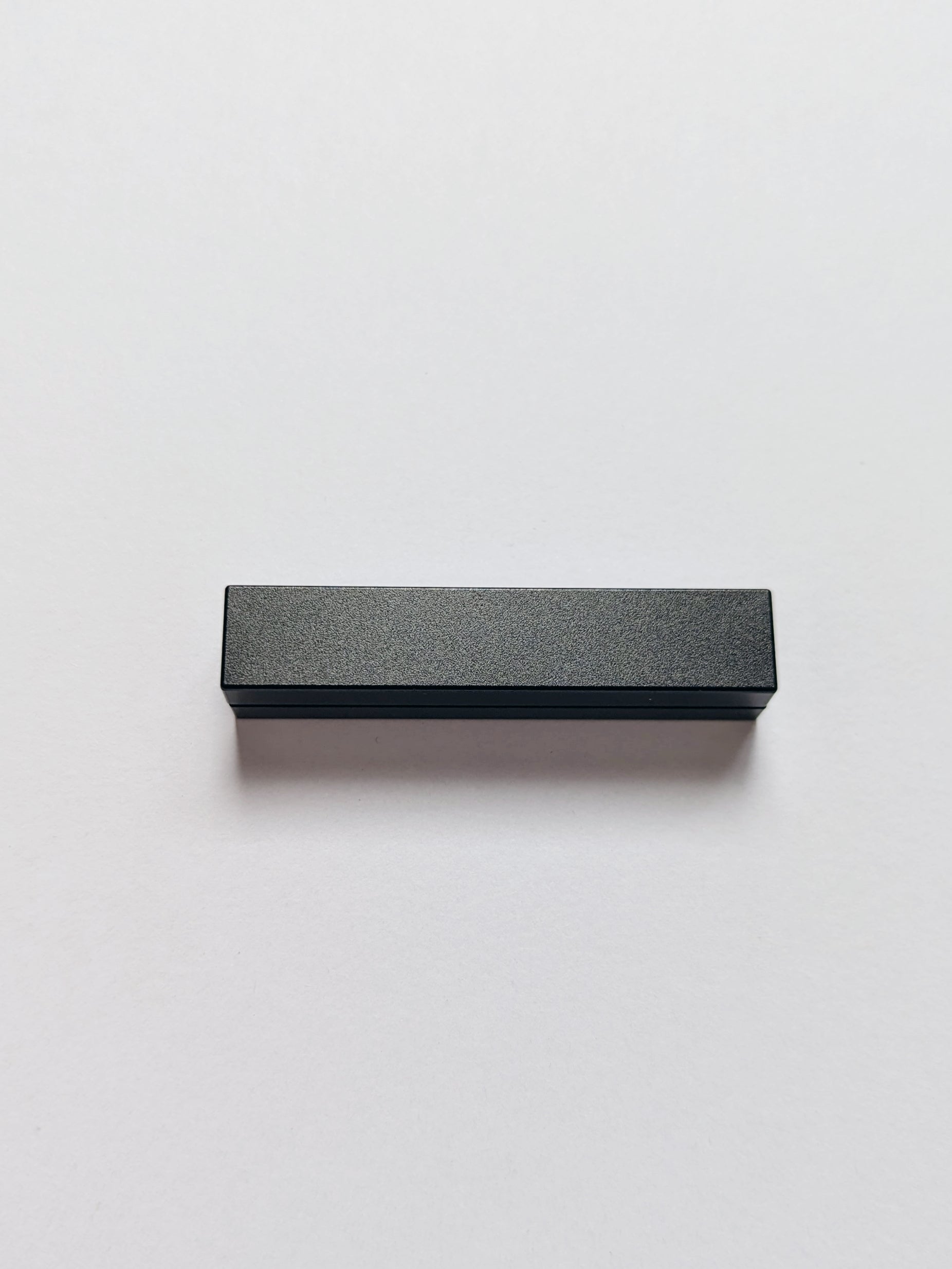 Magnet Bar: Textured - Scratch-resistant